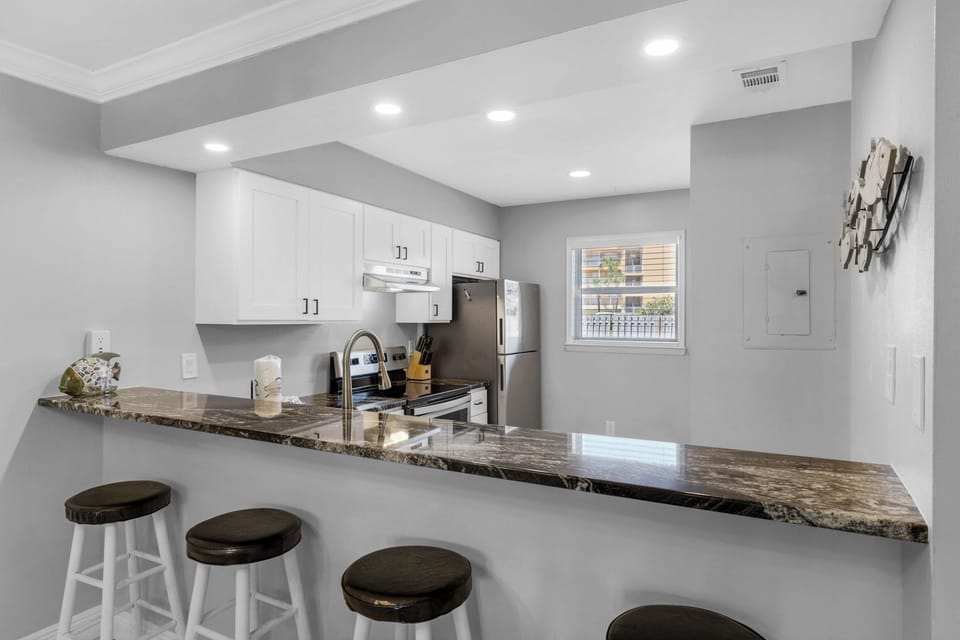 Eat-in bar seating