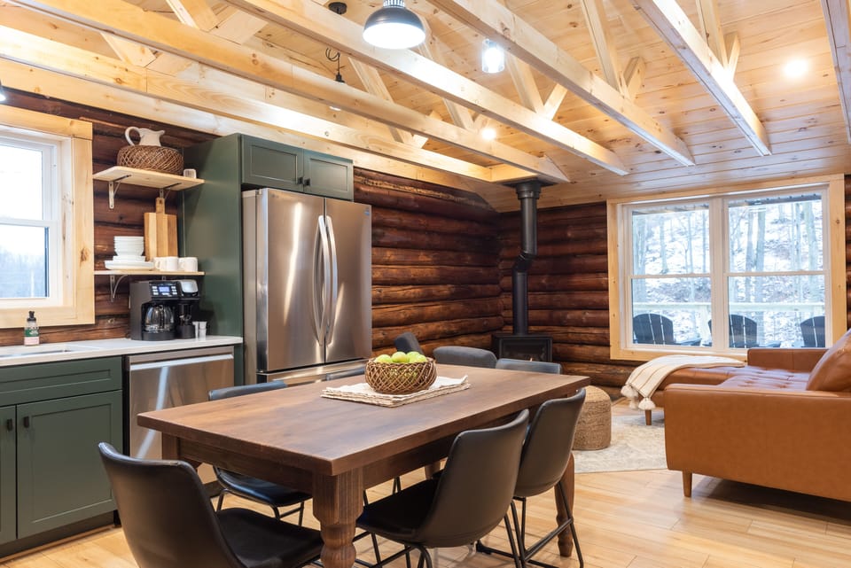 Dining Area | Dishware/Flatware Provided | 2nd Floor