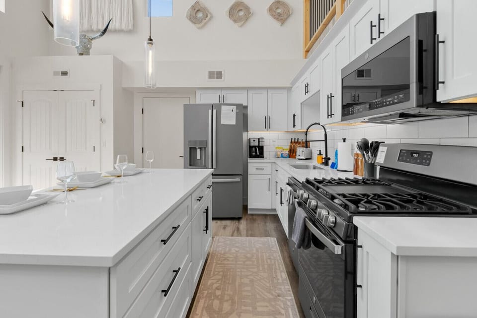 Gourmet Kitchen: Cook up a storm in this sleek, sunlit kitchen with high-end appliances!
