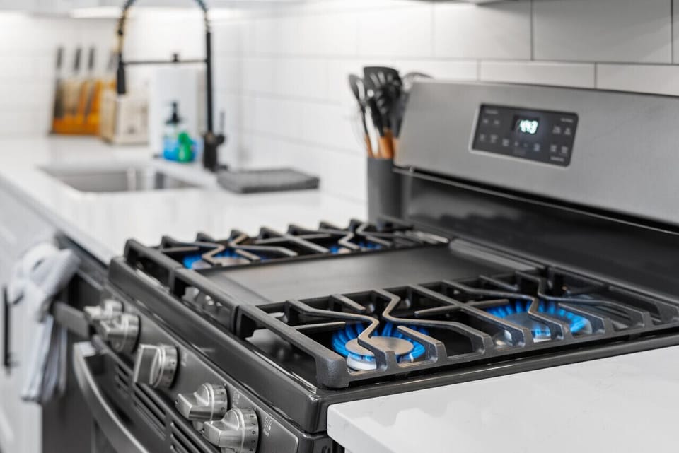 Kitchen: Cook like a pro on this sleek gas stove with a center griddle—your culinary adventure awaits!