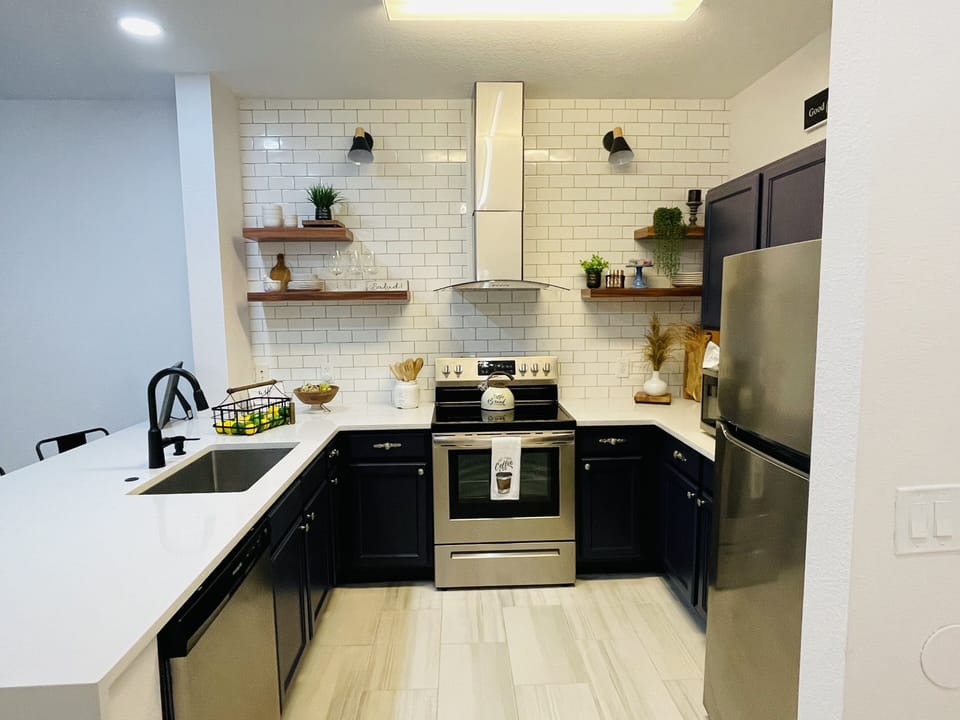 NEW Fully equipped HUGE Kitchen w/ SS appliances & luxurious quartz countertops!