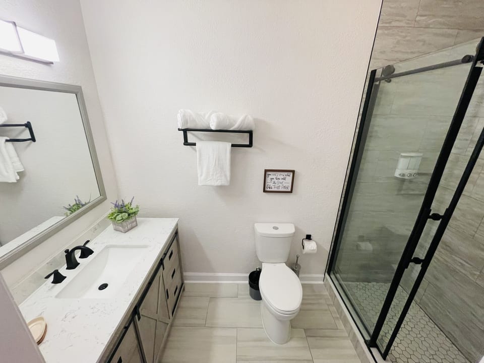 Master ensuite Bathroom: complete w/ energy-efficient dual-flush toilet
