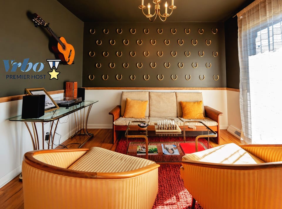 👑The Kingston👑Ready to begin your Bourbon and Horse Adventures?🥃🏇🏼