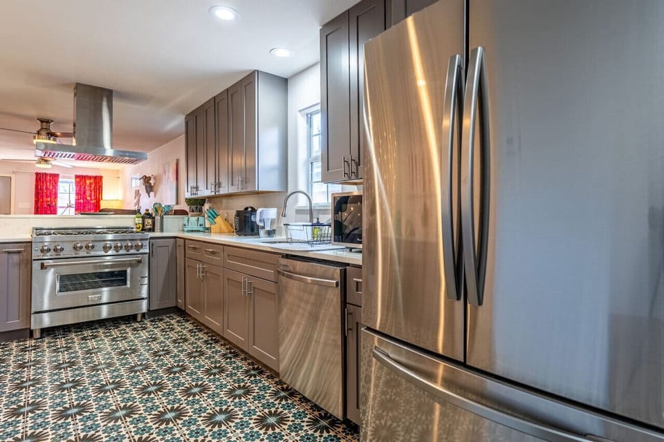 KITCHEN | Fully equipped modern kitchen with all-steel appliances | Gas top stove, extractor and Z-Line Oven | HUGE refridgerator | Dishwasher | Toaster | Keurig Coffee Maker | Adult & Child friendly plates & silverware