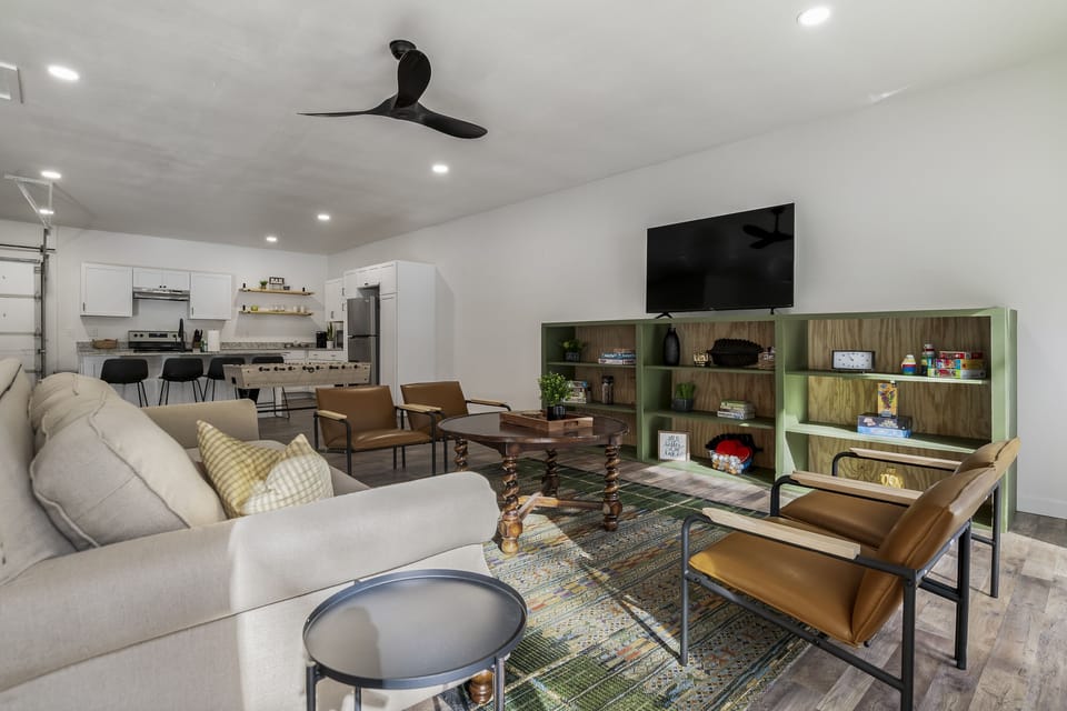 Living area- gameroom