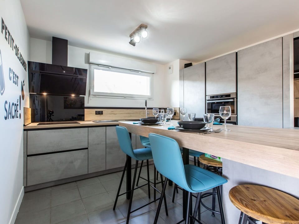 Table, Furniture, Property, Building, Chair, Tableware, Wood, Interior Design, Porch, Kitchen & Dining Room Table
