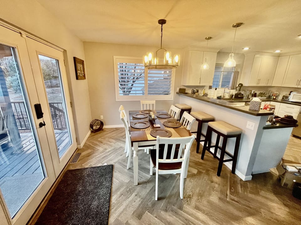 Brand newly built kitchen and dining room.