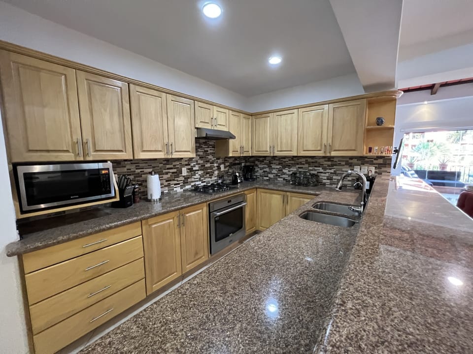 Full upgraded kitchen
