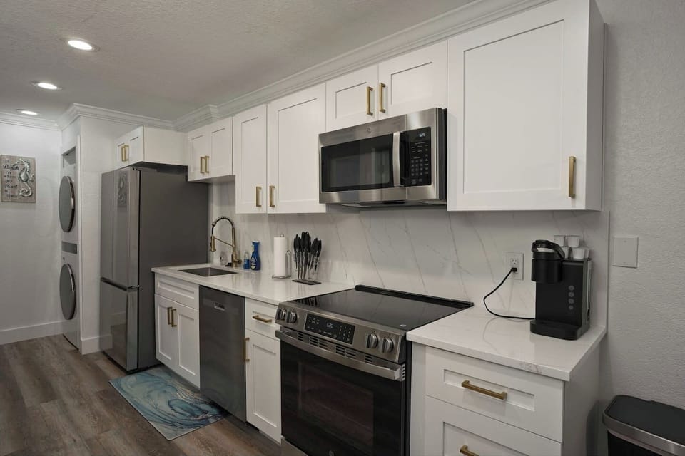 Full kitchen