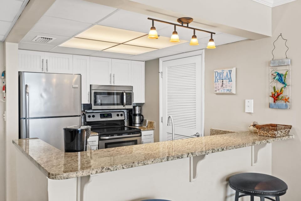 Kitchen with Breakfast Bar