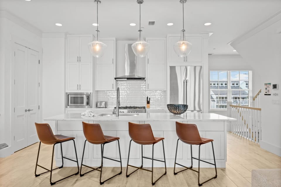 Kitchen with Breakfast Bar