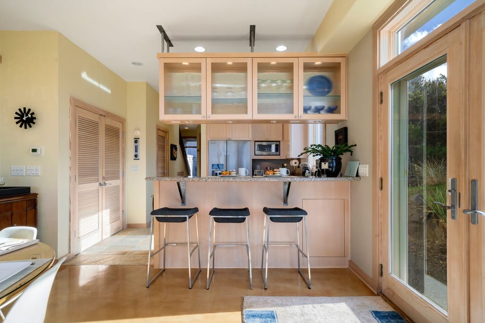 Fully equipped kitchen, well stocked for the chef in the family. With breakfast bar for 3 and ocean views.