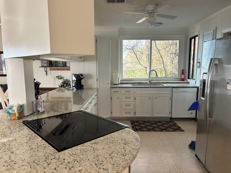 Full kitchen. Renovated in 2025.