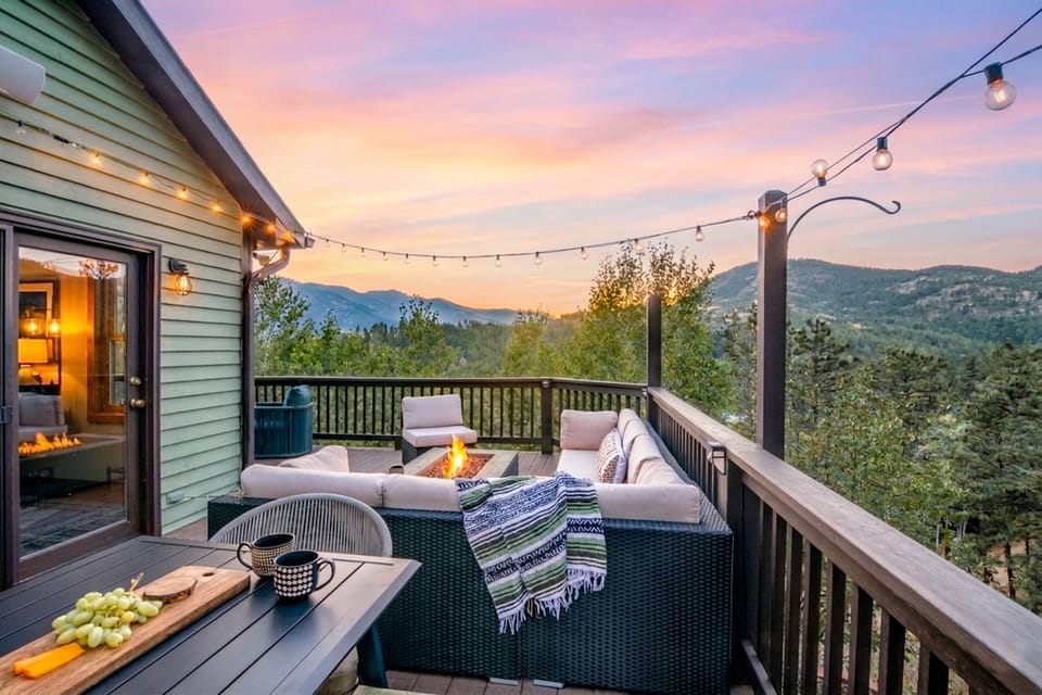 Prepare for wide open star gazing views as you watch the sunset over the mountains!