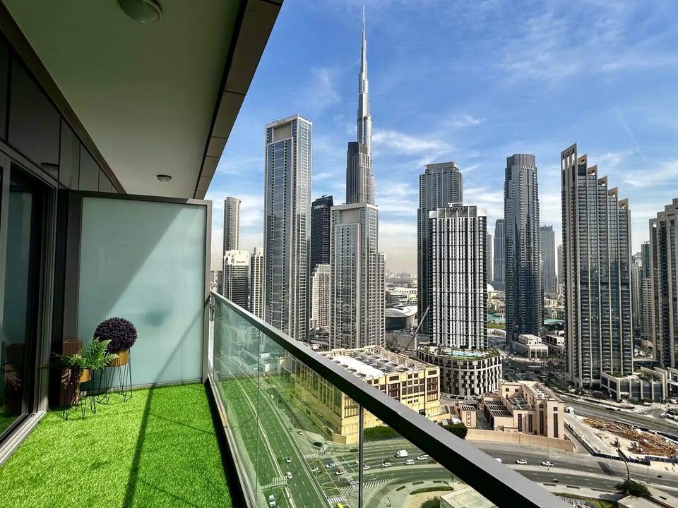 Experience a captivating panorama that will leave you in awe.