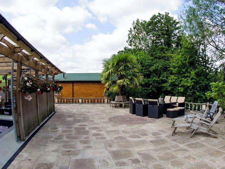 Exterior | Pinecone Lodges- Magnolia Lodge - Pinecone Lodges, Camerton, near Bath