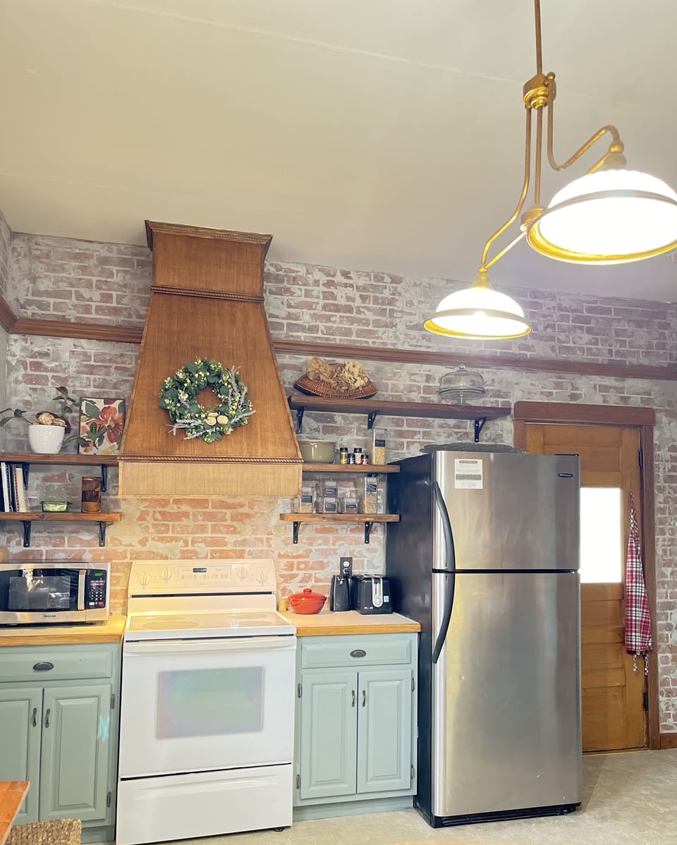 Electric stove . oven. Microwave. Dishwasher. Bread maker. Wok. Air fryer. Crock