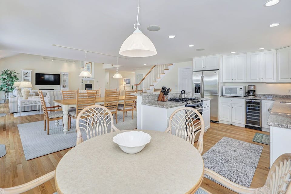 Enjoy your morning coffee at the breakfast table taking in the views.
