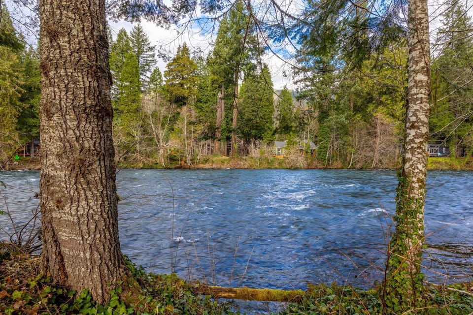 The McKenzie River is just a short walk away 