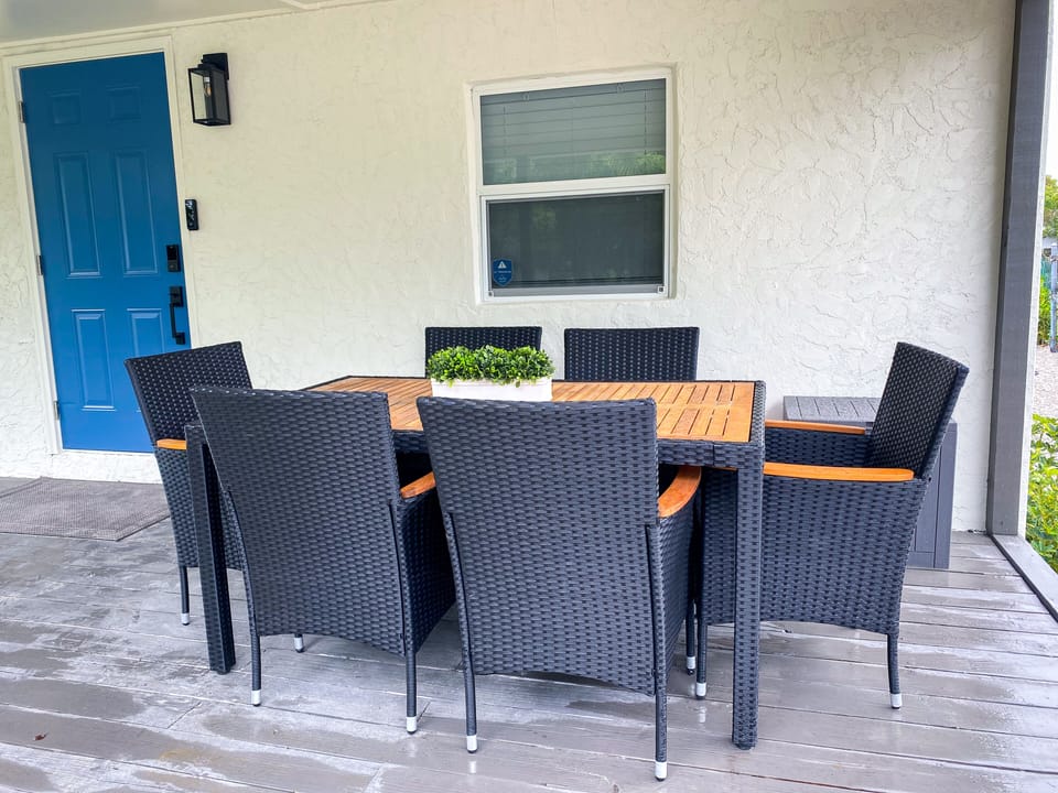 Outdoor dining