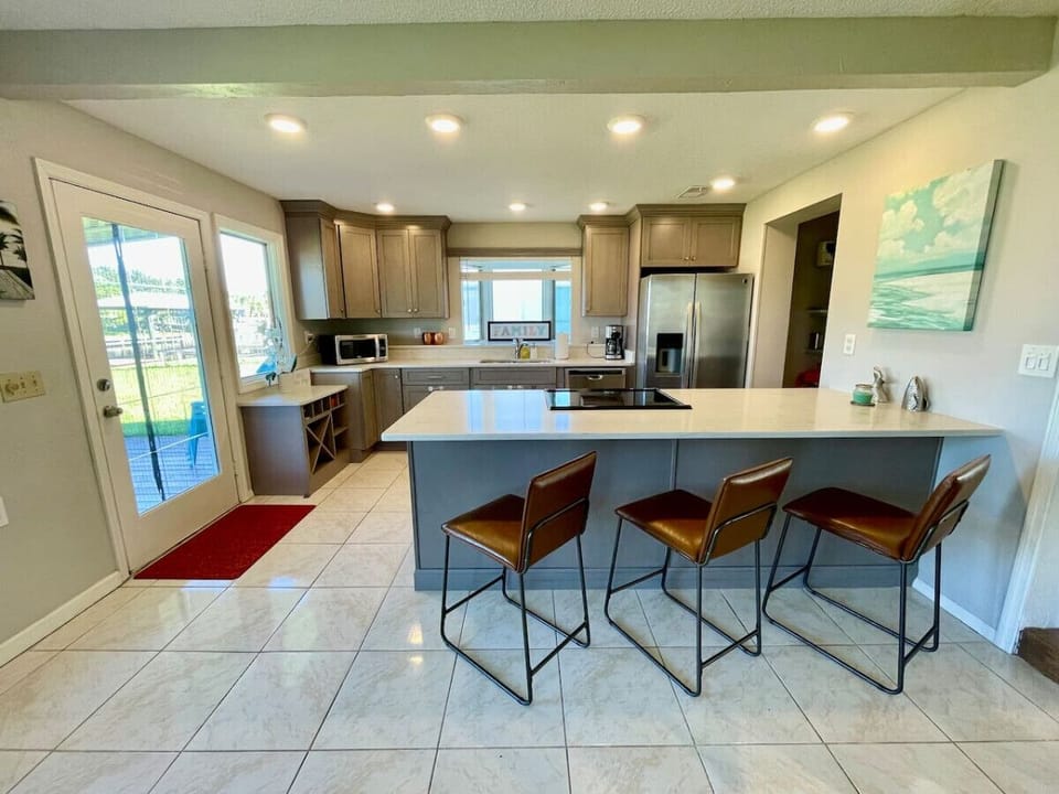 Eat-In Kitchen