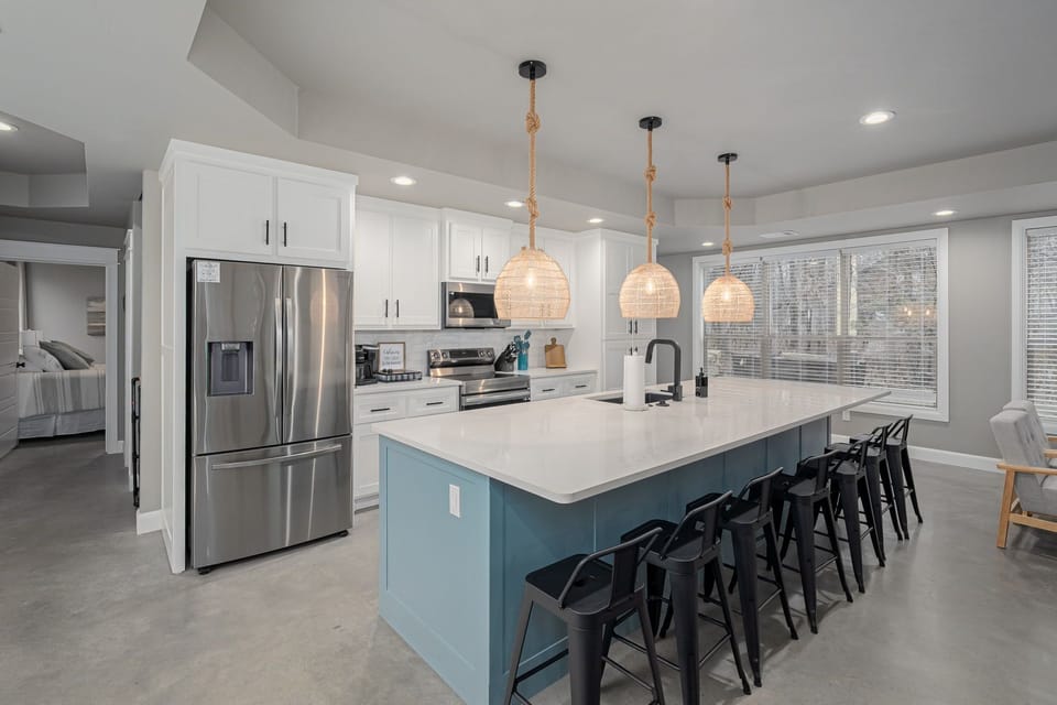 Plenty of room to gather, cook, & eat!