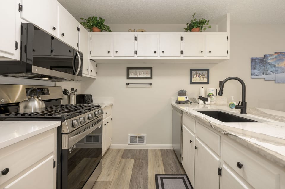Kitchen - Newly remodel kitchen w/new stainless steel appliances
