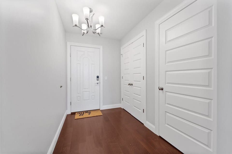 Great flow in this bright foyer