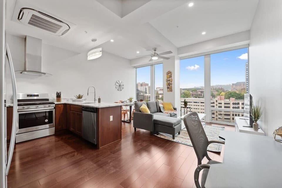 Bright and airy feel - plenty of work space too