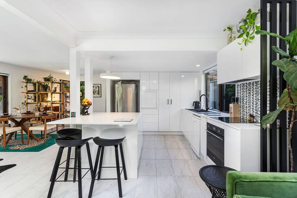 Cooking Area + Kitchen Bench