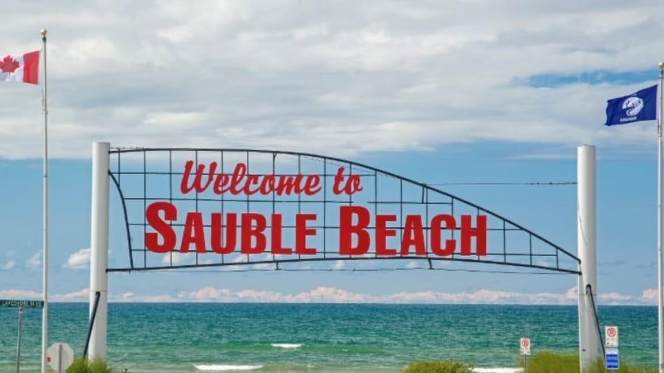 2 min walk to Main Street Sauble Beach 