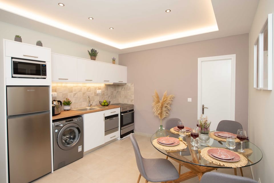Serenity Apartment Arillas Corfu- kitchen and dining amenities