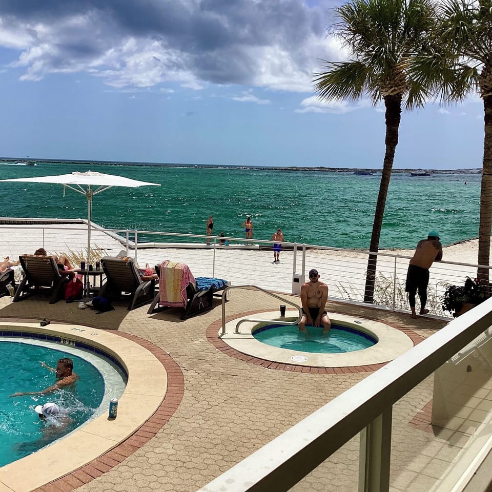 Beach, hot tub and pool