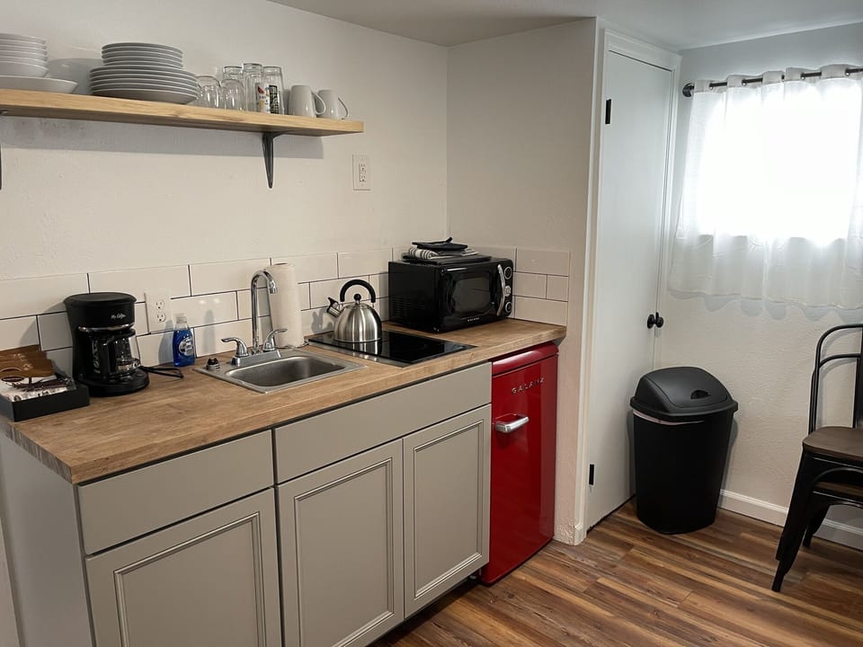 Cabin202120Kitchenette
