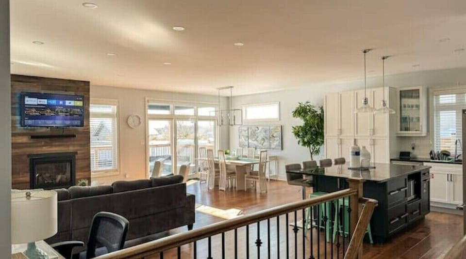 Open Concept Main Level.