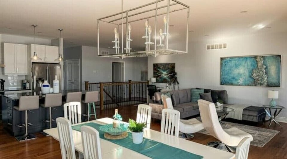 Dining Room 1.