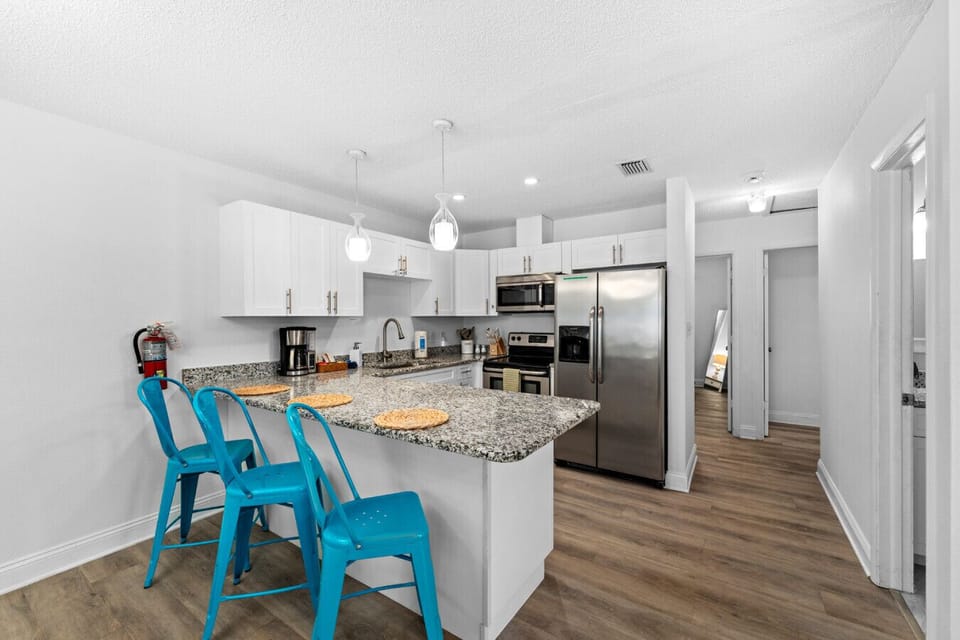 Well Equipped Kitchen W/ Upgraded Small Appliances And Breakfast Bar Seating For 3