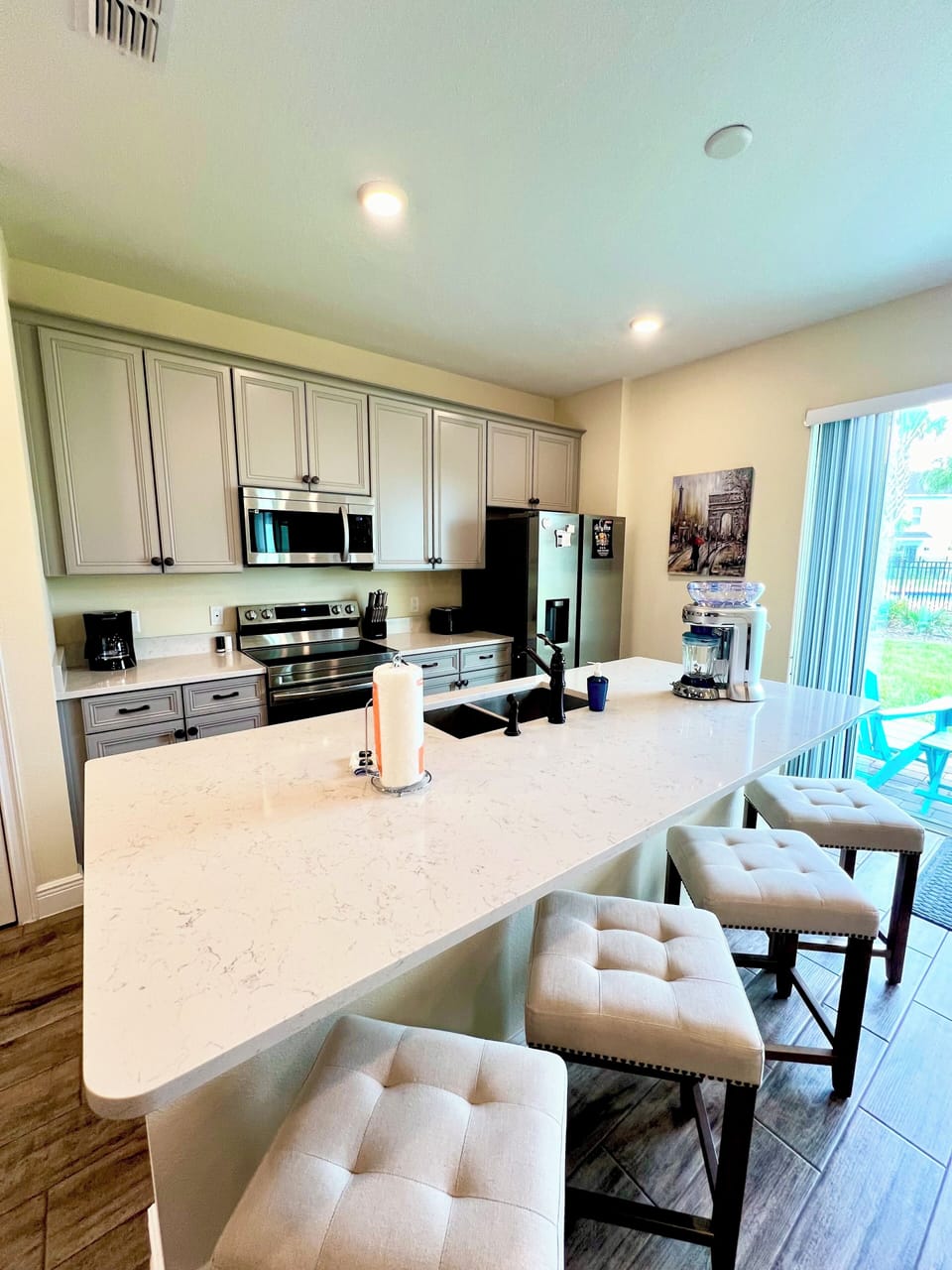 Fully Stocked Kitchen!