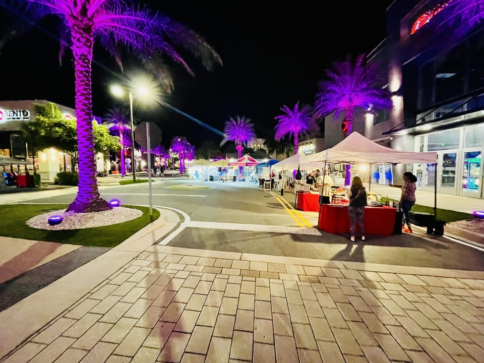 Wonderful night life options within walking distance - The Promenade!