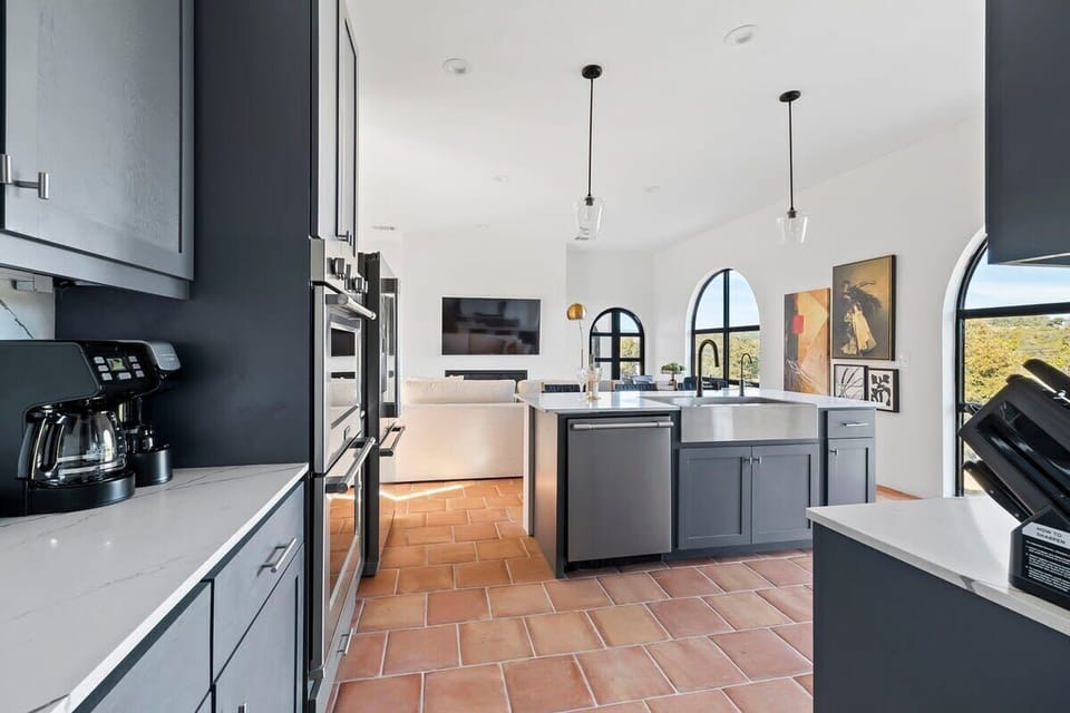 Full kitchen