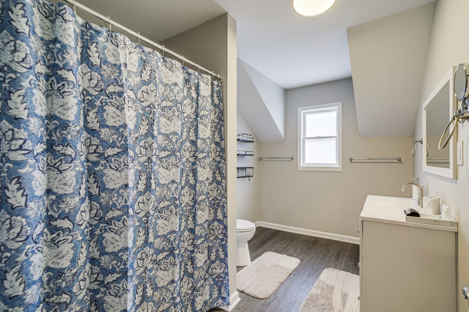 Full Bathroom | 2nd Floor