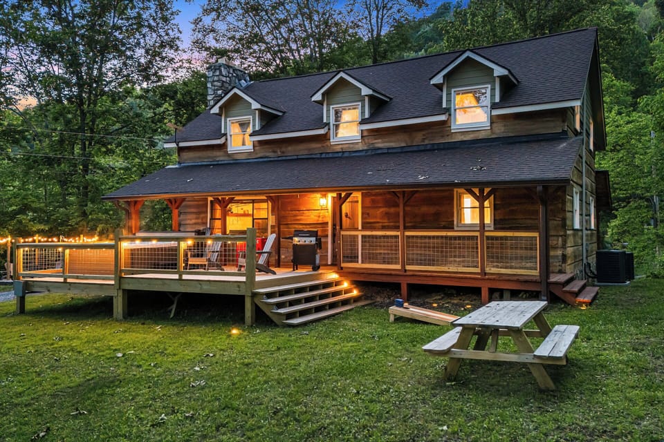 Canton Vacation Rental | 6BR | 3BA | 5 Steps Required | 2,280 Sq Ft