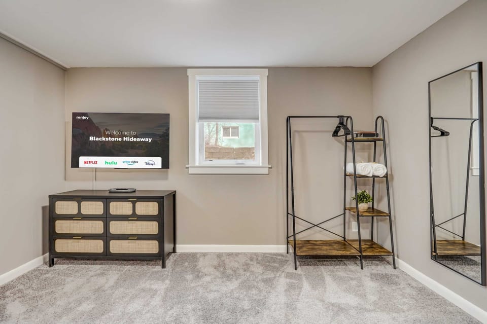 Meet your sanctuary – a king-sized haven where the smart TV steals the show. Glam up or chill out with our convenient clothing rack, and strike a pose in front of the huge mirror.