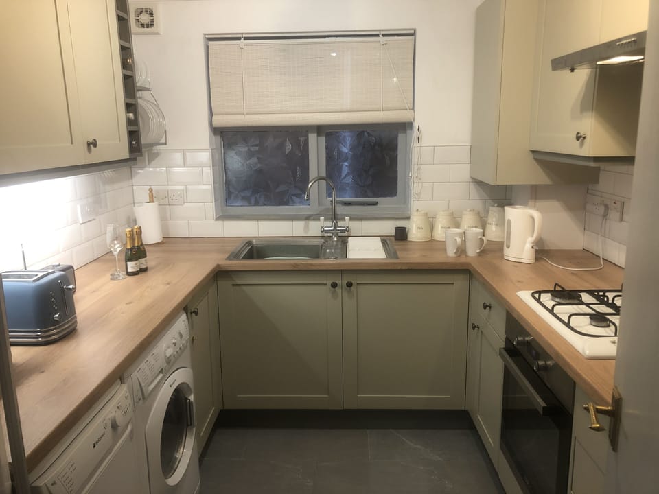 Everything you'll need in the well equipped kitchen