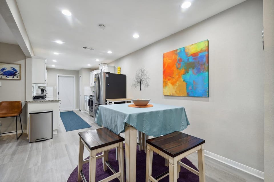 Looking for a spot to grab a quick casual bite? Look no further than this breakfast nook, located just a few convenient steps from the kitchen.
