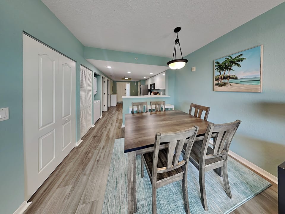 Dining Area - Seating for 5