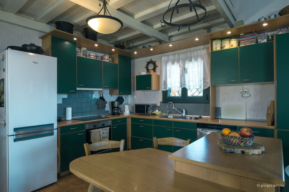 Fully equipped Kitchen space