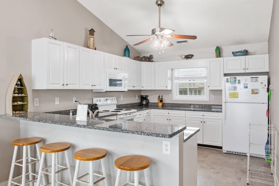 Fully Equipped Kitchen + Breakfast Bar Seating for 4