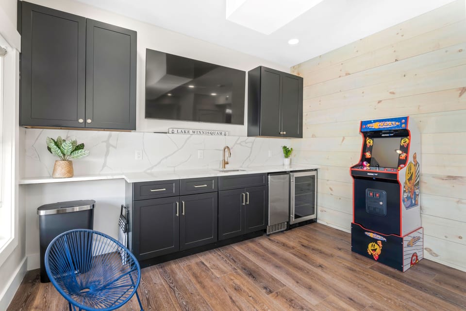 1st Floor Bonus Room w TV, Ice Maker, Bev Refer & Arcade game