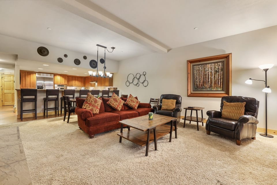 Home Decor, Furniture, Indoors, Living Room, Table
